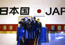 Talks on Pacific Trade Pact Resume Without US Japanese Prime Minister Shinzo Abe arrives Thursday at the Da Nang International Airport in Danang, Vietnam. Photo: Na Son Nguyen / Associated Press