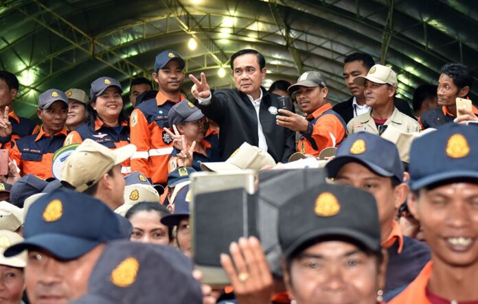 Junta chairman Prayuth Chan-ocha poses for a photo Jan. 26 during his trip to Surat Thani province.