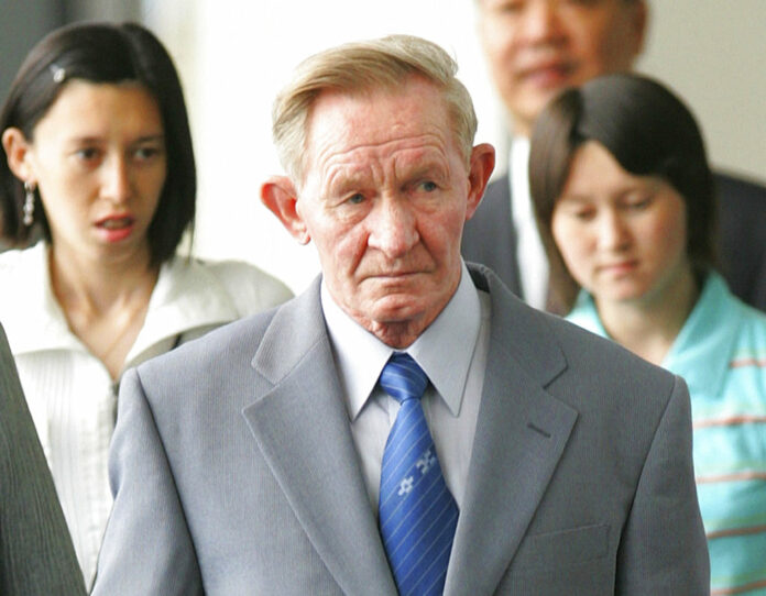 A 2005 file photo of former U.S. Army deserter to North Korea, Charles Jenkins, together with his daughters Mika, rear left, and Brinda at Narita International Airport, east of Tokyo. Photo: Itsuo Inouye / Associated Press