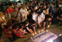 EU Vows to ‘Re-Engage’ With Thailand, With Conditions Protesters light candles Sunday at Bangkok's Democracy Monument next to posters which reading #ThinkingOfDemocracy and #DespisedDictatoship. Photo: Noppakaw Kongsuwan
