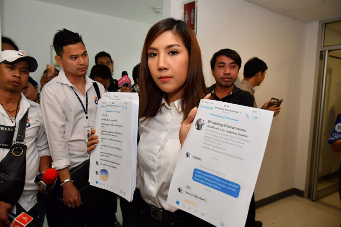 Workpoint TV reporter Kanwela Saoruen files a complaint Wednesday at the Technology Crime Suppression Division in Bangkok.