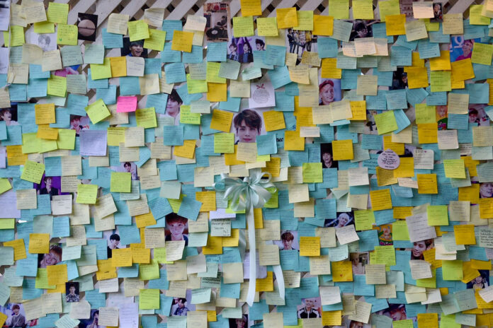 Post-it notes written by fans for K-Pop singer Jonghyun at a memorial Thursday night at Wat Suthiwararam in Bangkok.