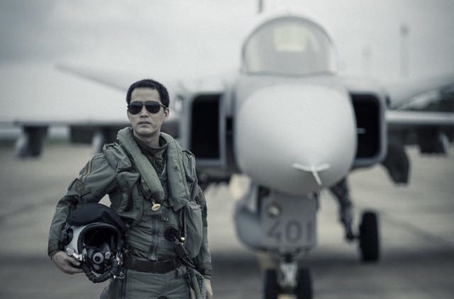 Squadron Leader Dilokrit Pattawee poses in front of a jet fighter in an image posted online by his wife. Image: Aorekung Saowaros / Facebook