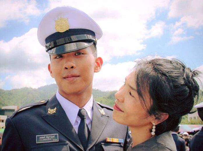 Cadet Pakapong Tanyakan poses for a picture with his mother on Aug. 16, 2017. Image: Sukanya Tanyakan / Facebook