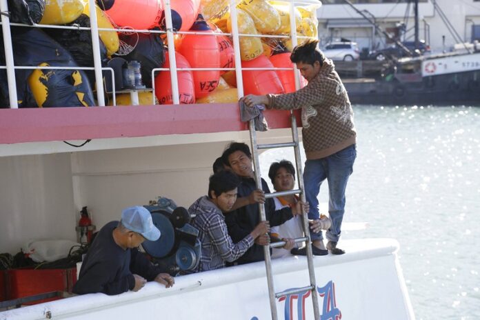 A foreign fishing crew checks for damage on the Sea Queen IIA at Fisherman's Wharf in 2015 in San Francisco. Photo: Eric Risberg / Associated Press