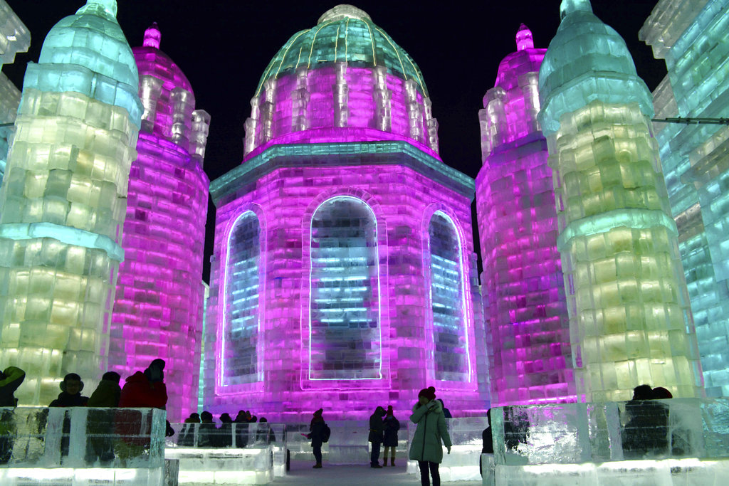 Visitors walk among the attractions on Jan. 2 at the Harbin International Ice and Snow Festival in Harbin in northeastern China's Heilongjiang Province. Photo: Chinatopix