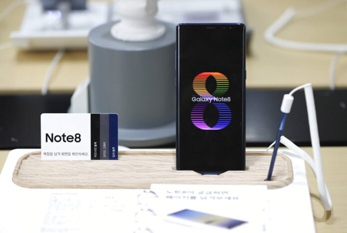 Samsung Electronics' Galaxy Note 8 is displayed at its shop Monday in Seoul, South Korea. Photo: Lee Jin-man / Associated Press
