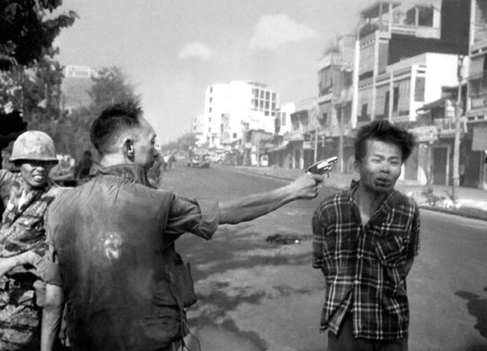 South Vietnamese Gen. Nguyen Ngoc Loan, chief of the National Police, fires his pistol into the head of suspected Viet Cong officer Nguyen Van Lem (also known as Bay Lop) in 1968 on a Saigon street, early in the Tet Offensive. Photo: Eddie Adams / Associated Press