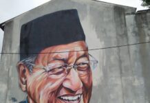 Malaysian Opposition Names 92-Year-Old Mahathir as PM Choice