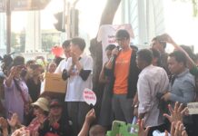 Police Don’t Move on Protest Leaders as Rally Begins