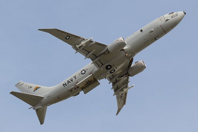 A Boeing P-8A Poseidon of the United States navy flies in 2014 during the Farnborough Airshow in Farnborough, England. Photo: aceebee / Flickr