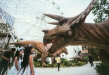 Extinction Event: Dinosaur Planet Closing Down
