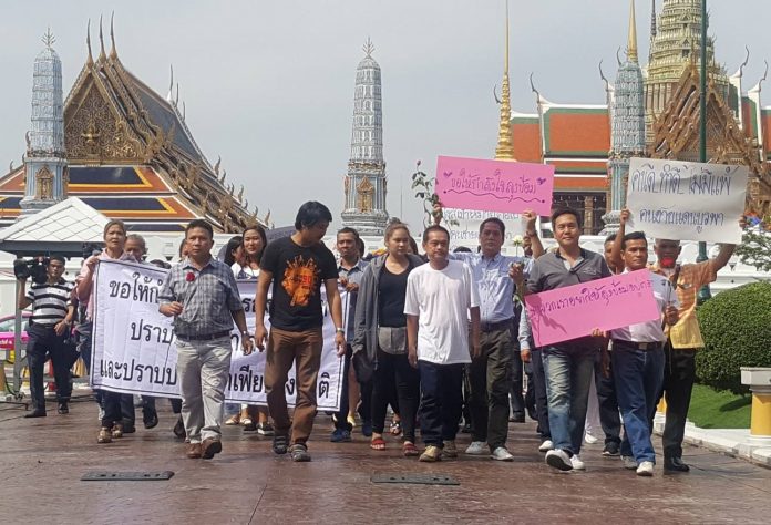 Good people who do good will never lose,’ reads one of the signs held by a supporter of Gen. Prawit Wongsuwan on Thursday morning in front of the Defense Ministry and Grand Palace in Bangkok.