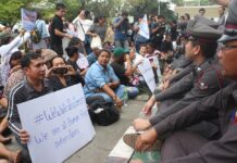 Rights Marchers Accuse Police of Disobeying Court Order