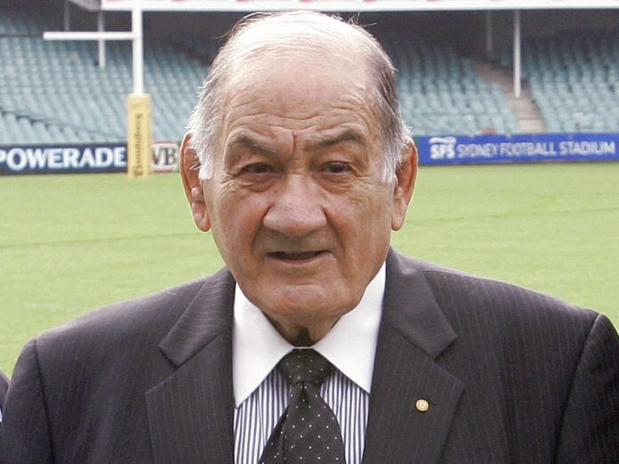 FILE - In this June 4, 2009, file photo, Sir Nicholas Shehadie poses for a photo in Sydney. (AP Photo/Rob Griffith, File)