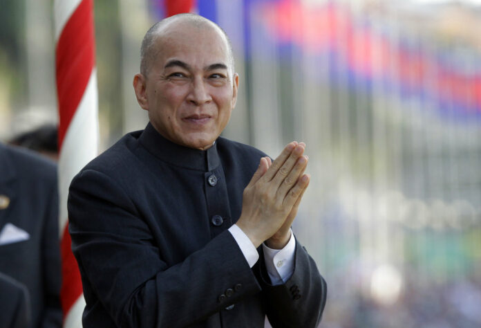 Cambodia's King Norodom Sihamoni greets government officers Nov. 2, 2017, as he watches the boat races during a water festival in Phnom Penh. Photo: Heng Sinith / Associated Press