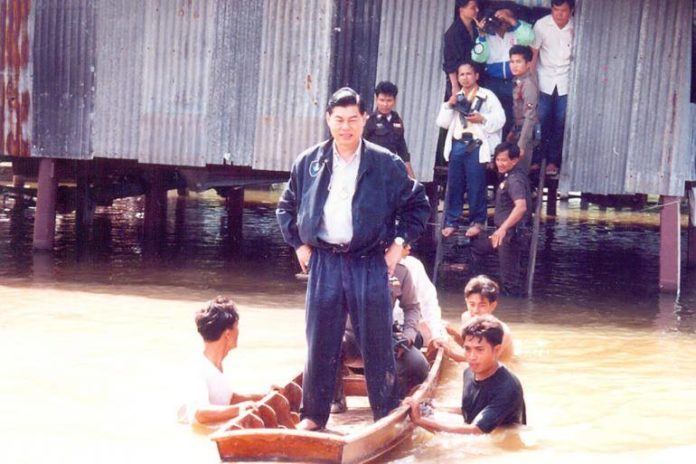 Salang Bunnag is carried out on a boat from a Saphan Buri squat where he oversaw the extra-judicial killings of six purported drug dealers in 1996.
