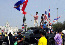 Voranai: Take Charge of Our Own Destiny Anti-government protesters on Dec. 9, 2013, in Bangkok. Image: Todd Ruiz