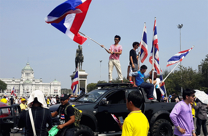 Anti-government protesters on Dec. 9, 2013, in Bangkok. Image: Todd Ruiz