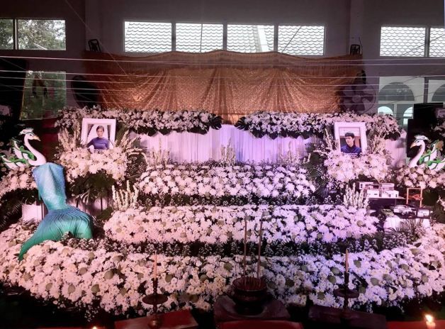 The joint funeral of Lichtsasi Mongkolpornsap, 20, and Jessadaporn Buapetch, 20.