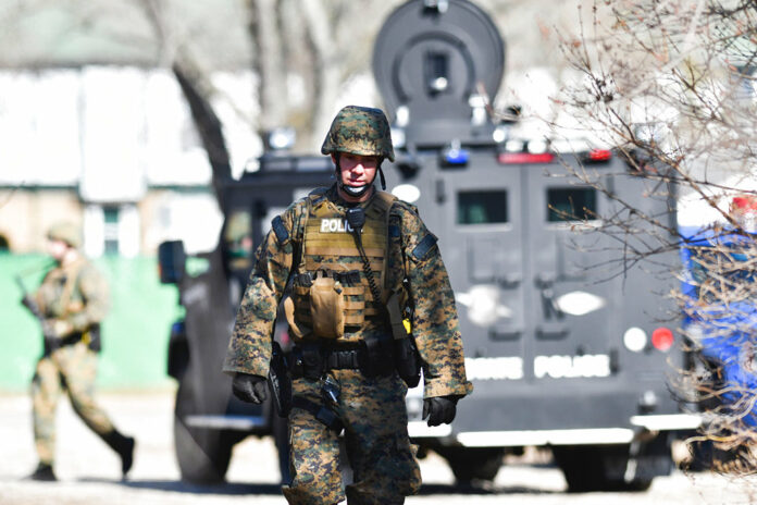 Law enforcement officers search a wooded area for a suspect involved in a shooting at a Central Michigan University residence hall on Friday, March 2, 2018 in Mt. Pleasant, Michigan. Photo: Matthew Dae Smith / Associated Press