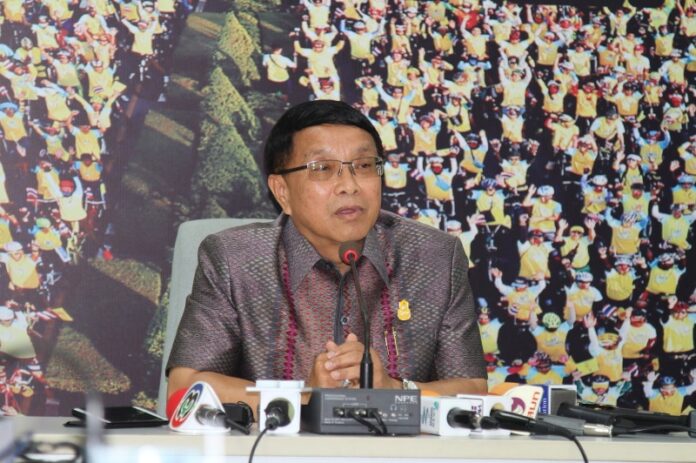 Suchai Butrsara during Sunday's press conference in Khon Kaen province. Photo: Matichon