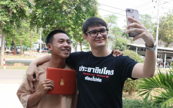Jatupat ‘Pai Dao Din’ Boonpattaraksa, at left, and Rangsiman Rome take a selfie Friday at the 23rd Military Circle Headquarters in Khon Kaen.