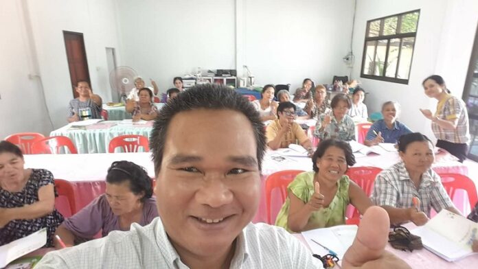 Dejchat Phuanket takes a selfie with the adult students he’s sharing his knowledge of English with in his hometown in Sisaket province. Photo: Dejchat Phuangket / Courtesy