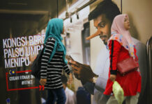 Malaysia Approves Law Banning Fake News Ahead of Elections