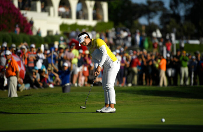 Moriya Jutanugarn, of Thailand, putts on the 18th hole during the final round of the HUGEL-JTBC LA Open golf tournament Sunday at Wilshire Country Club in Los Angeles. Photo: Mark J. Terrill / Associated Press