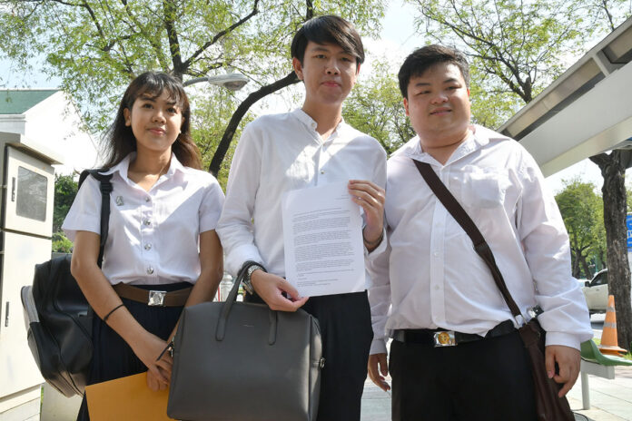Winrapat Rodkaew, Tanawat Wongchai and Parit Chiwarak on Wednesday at UN headquarters in Bangkok where they submitted a letter complaining about alleged police harassment.