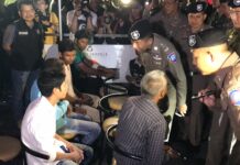 Police Raid Khaosan, Nana in National Sweep of Foreigners Police on Thursday announced the result of their crackdown operations which saw 66 foreigners arrested nationwide. Photo: Khaosod