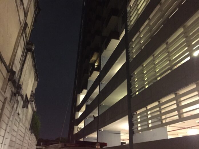 The condominium in Bangkok’s Bang Yi Khan area where a Dutch tourist Monday fell Monday morning to his death.