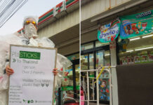 Students Send ‘Bag Man’ Into 7-Eleven For Earth Day