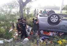 Songkran Death Toll Surges to 418 Four people were injured Sunday in a car wreck in Suphan Buri province. Photo: Matichon