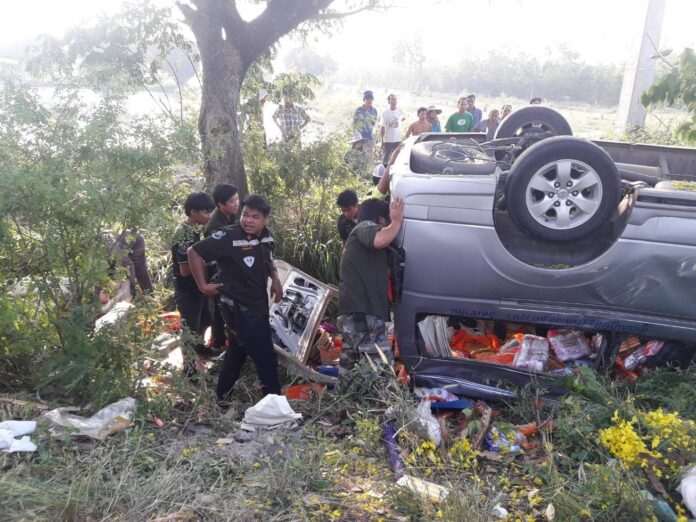 Four people were injured Sunday in a car wreck in Suphan Buri province. Photo: Matichon Four people were injured Sunday in a car wreck in Suphan Buri province. Photo: Matichon