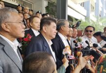 8 Pheu Thai Executives Hear Sedition, Computer Crimes Charges Pheu Thai politicians report to police Monday in Bangkok.