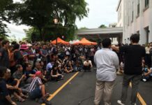Protesters Enter Thammasat Day Before Rally to Govt House Protesters Monday at Thammasat University.