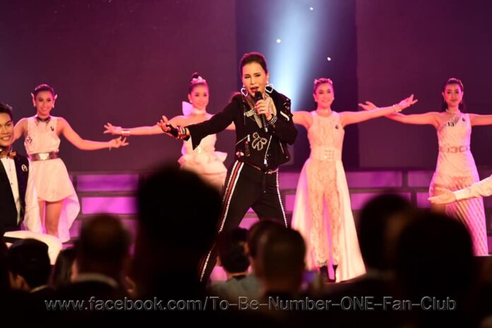 Princess Ubolratana performs “Koitsuru Fortune Cookie” on Saturday at JJ Mall. Photo: To Be Number One Fan Club / Facebook