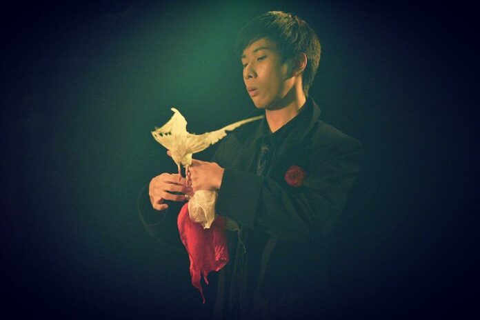 32440666_1920759434602402_6473114038376071168_n Photo: Producer and Performer of the musical magic show. Photo: V.K. Suntasio / Courtesy