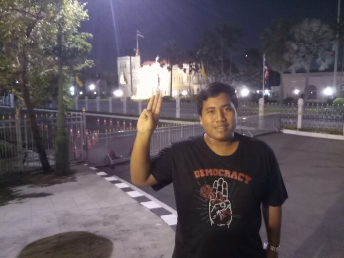 Sirawith “Ja New” Serithiwat Thursday stands in front of the government house. Photo: Sirawith Seritiwat / Facebook Sirawith “Ja New” Serithiwat Thursday stands in front of the government house. Photo: Sirawith Seritiwat / Facebook