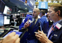 Asian Shares Fall as Huawei Arrest Risks China-US Fallout Specialist Meric Greenbaum, center, works with traders at his post in May on the floor of the New York Stock Exchange. Photo: Richard Drew / Associated Press