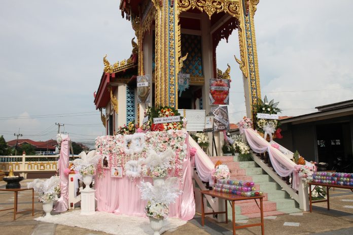 Father Holds Wedding-Themed Funeral For Daughter