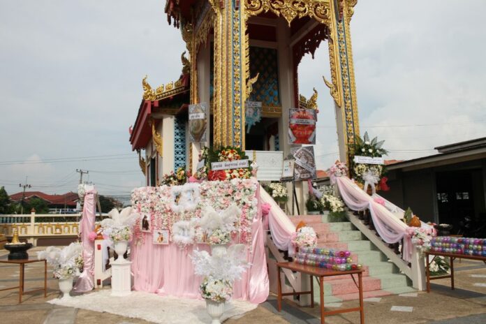 Father Holds Wedding-Themed Funeral For Daughter