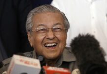 Mahathir’s Win Opens New Avenue to Peace in Deep South Mahathir Mohamad speaks at a news conference May 10 in Kuala Lumpur. Photo: Associated Press