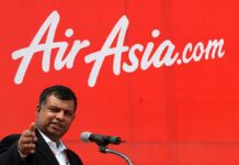 AirAsia Shares Drop After CEO Says Sorry for Backing Ex-PM An undated photo of AirAsia CEO Tony Fernandes at an airline fair. Photo: airasia / Wikimedia Commons