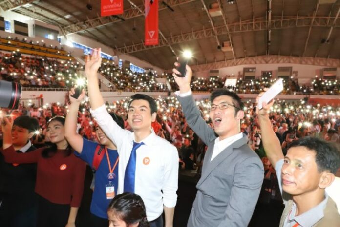 Future Forward Party Founding members Thanatorn Juangroongruangkit, center right, and Piyabutr Saengkanokkul, center left, in May during a party meeting. Photo: Matichon