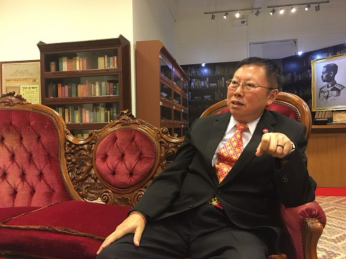 Professor Bowornsak Uwanno speaks to reporters Saturday in Bangkok. Photo: Matichon