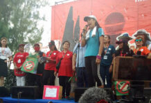 Woman Held, Drugged at Mental Hospital After Speaking at Rally Sasinutta Shinthanawanitch speaks on stage at a pro-democracy rally Saturday at Thammasat University's Tha Prachan campus in Bangkok. Photo: Sasinutta Shinthanawanitch / Facebook