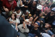 How Protesters Outfoxed Police at Tuesday’s Rally Police move in to arrest activist leader Nuttaa Mahattana and other protesters at Tuesday's rally.